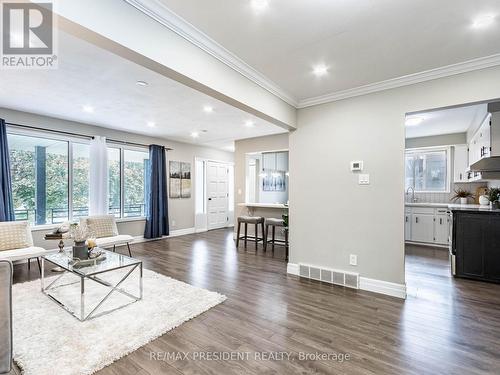 197 Blair Road, Cambridge, ON - Indoor Photo Showing Living Room