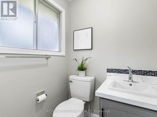 197 Blair Road, Cambridge, ON - Indoor Photo Showing Bathroom