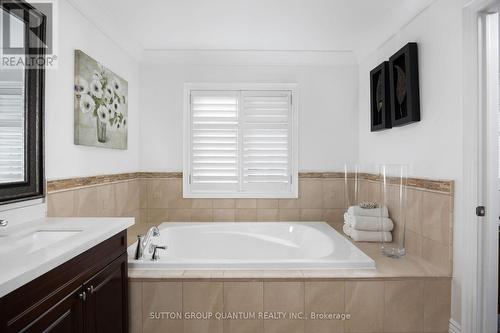 2400 Wasaga Drive, Oakville, ON - Indoor Photo Showing Bathroom