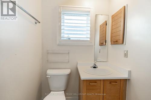 26 Riverside Drive, Mono, ON - Indoor Photo Showing Bathroom