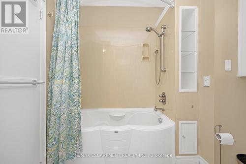 403 - 50 Main Street, Hamilton, ON - Indoor Photo Showing Bathroom