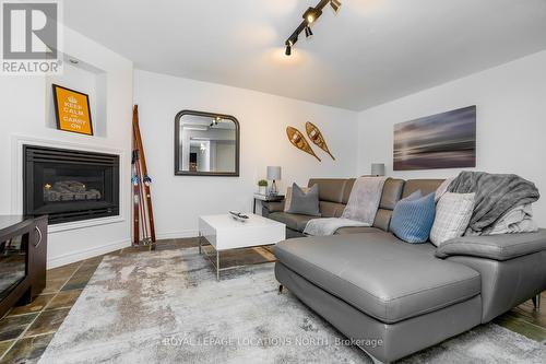 3 - 110 Kellie'S Way, Blue Mountains, ON - Indoor Photo Showing Living Room With Fireplace