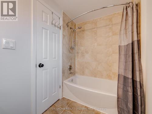 121 Parkland Crescent, Kitchener, ON - Indoor Photo Showing Bathroom