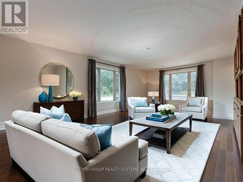 121 Parkland Crescent, Kitchener, ON - Indoor Photo Showing Living Room