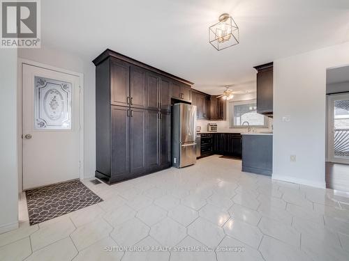 121 Parkland Crescent, Kitchener, ON - Indoor Photo Showing Kitchen