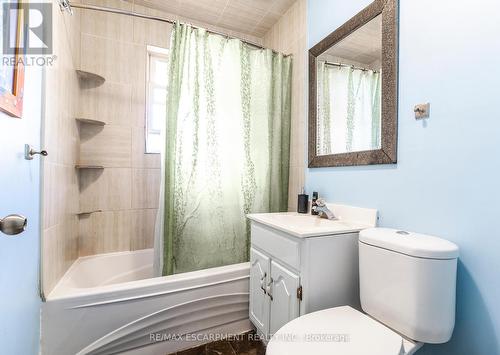 50 Toby Crescent, Hamilton, ON - Indoor Photo Showing Bathroom