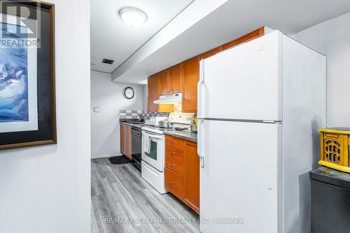 50 Toby Crescent, Hamilton, ON - Indoor Photo Showing Kitchen