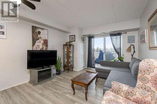 305 - 505 Margaret Street, Cambridge, ON - Indoor Photo Showing Living Room