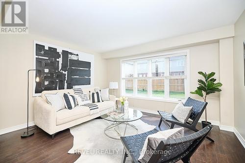 4468 Shuttleworth Drive, Niagara Falls, ON - Indoor Photo Showing Living Room