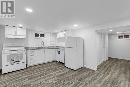 991 Parkview Avenue, Windsor, ON - Indoor Photo Showing Kitchen