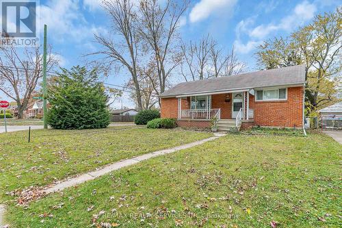 991 Parkview Avenue, Windsor, ON - Outdoor With Deck Patio Veranda