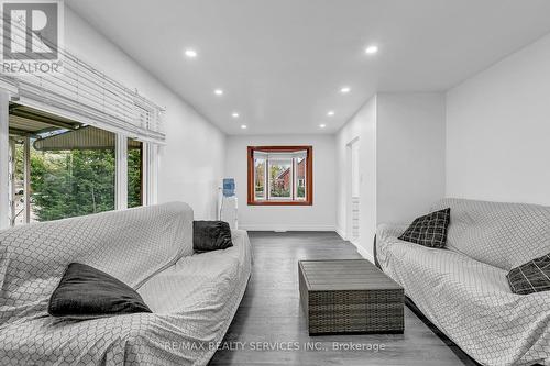 991 Parkview Avenue, Windsor, ON - Indoor Photo Showing Living Room