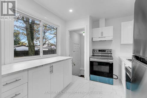 991 Parkview Avenue, Windsor, ON - Indoor Photo Showing Kitchen