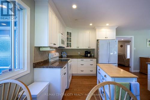 7907 Walkers Drive, Strathroy-Caradoc, ON - Indoor Photo Showing Kitchen