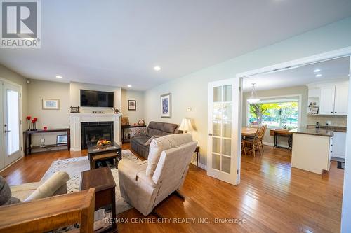 7907 Walkers Drive, Strathroy-Caradoc, ON - Indoor Photo Showing Living Room With Fireplace