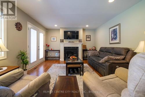 7907 Walkers Drive, Strathroy-Caradoc, ON - Indoor Photo Showing Living Room With Fireplace