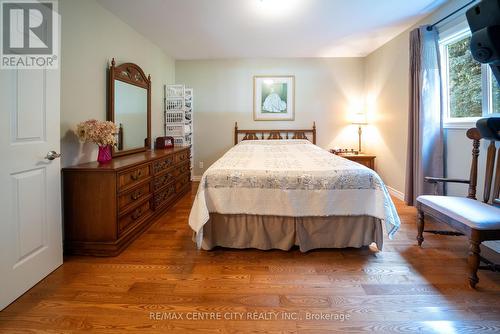 7907 Walkers Drive, Strathroy-Caradoc, ON - Indoor Photo Showing Bedroom