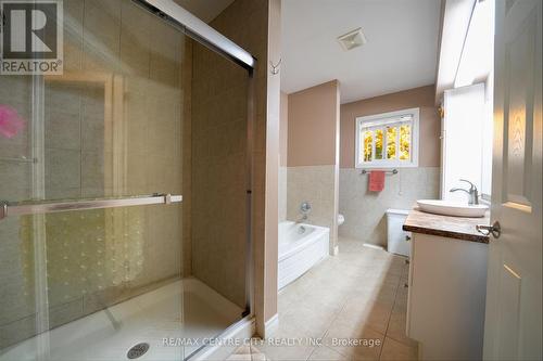 7907 Walkers Drive, Strathroy-Caradoc, ON - Indoor Photo Showing Bathroom