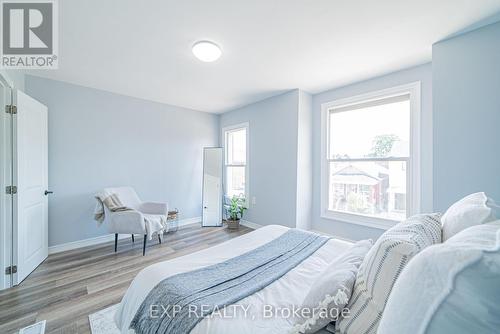 17 Kinrade Avenue, Hamilton, ON - Indoor Photo Showing Bedroom