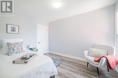 17 Kinrade Avenue, Hamilton, ON - Indoor Photo Showing Bedroom