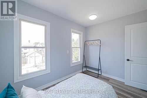 17 Kinrade Avenue, Hamilton, ON - Indoor Photo Showing Bedroom