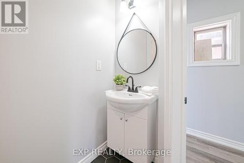 17 Kinrade Avenue, Hamilton, ON - Indoor Photo Showing Bathroom