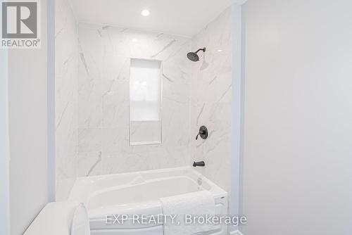 17 Kinrade Avenue, Hamilton, ON - Indoor Photo Showing Bathroom