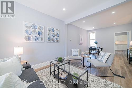 17 Kinrade Avenue, Hamilton, ON - Indoor Photo Showing Living Room