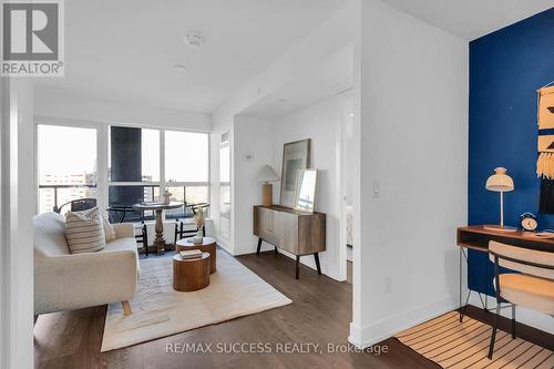 1127 - 5 Mabelle Avenue, Toronto, ON - Indoor Photo Showing Living Room