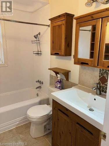 932 Premier Road, North Bay, ON - Indoor Photo Showing Bathroom