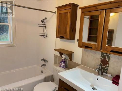 932 Premier Road, North Bay, ON - Indoor Photo Showing Bathroom