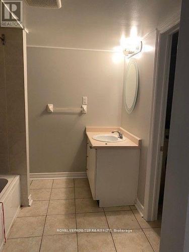 35 Southlake Boulevard, Brampton, ON - Indoor Photo Showing Bathroom