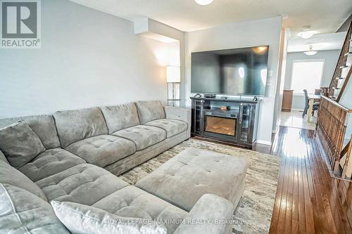 31 Joseph Griffith Lane, Toronto, ON - Indoor Photo Showing Living Room