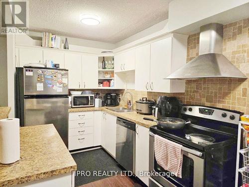 520 - 1000 Cedarglen Gate, Mississauga, ON - Indoor Photo Showing Kitchen With Double Sink