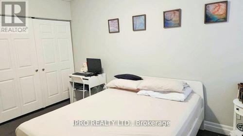 520 - 1000 Cedarglen Gate, Mississauga, ON - Indoor Photo Showing Bedroom