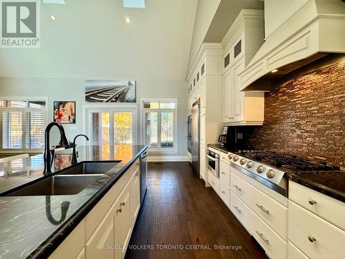 319 Henderson Road, Burlington, ON - Indoor Photo Showing Kitchen With Double Sink With Upgraded Kitchen