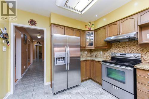 11 Oxtail Lane, Brampton, ON - Indoor Photo Showing Kitchen