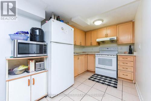 11 Oxtail Lane, Brampton, ON - Indoor Photo Showing Kitchen