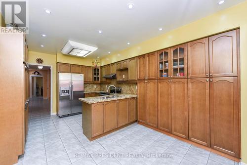 11 Oxtail Lane, Brampton, ON - Indoor Photo Showing Kitchen