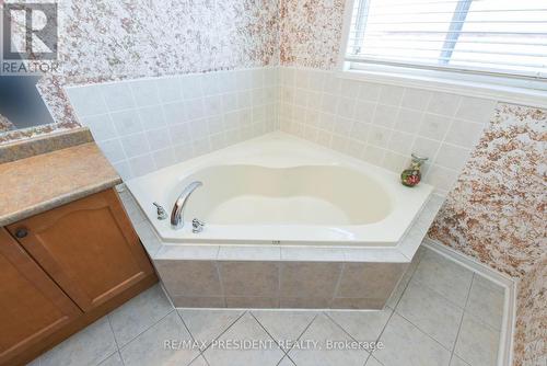 11 Oxtail Lane, Brampton, ON - Indoor Photo Showing Bathroom