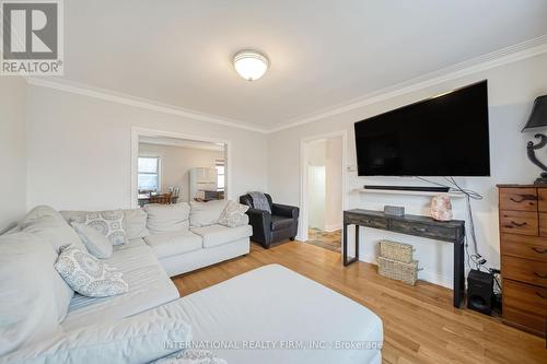 69 Beechborough Avenue, Toronto, ON - Indoor Photo Showing Living Room