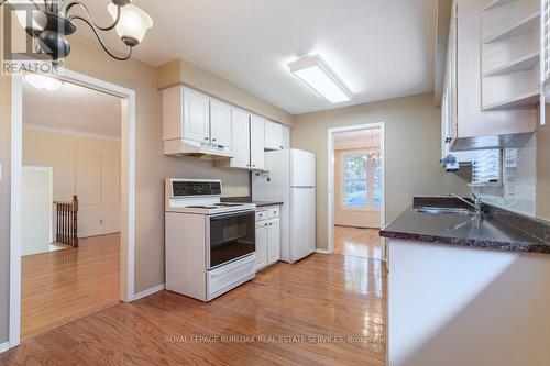 330 Tuck Drive, Burlington, ON - Indoor Photo Showing Kitchen