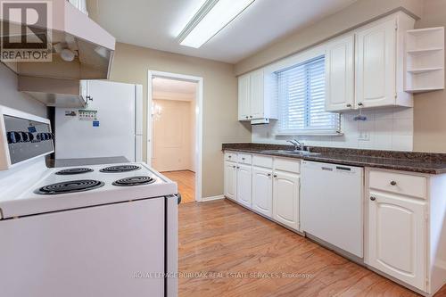 330 Tuck Drive, Burlington, ON - Indoor Photo Showing Kitchen