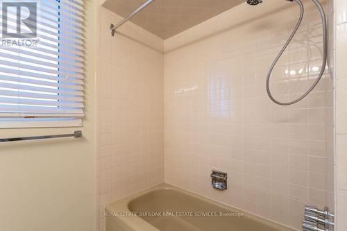 330 Tuck Drive, Burlington, ON - Indoor Photo Showing Bathroom