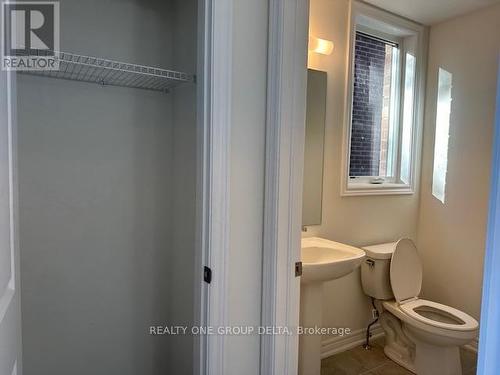 30 Folcroft Street, Brampton, ON - Indoor Photo Showing Bathroom