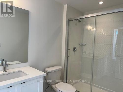 30 Folcroft Street, Brampton, ON - Indoor Photo Showing Bathroom