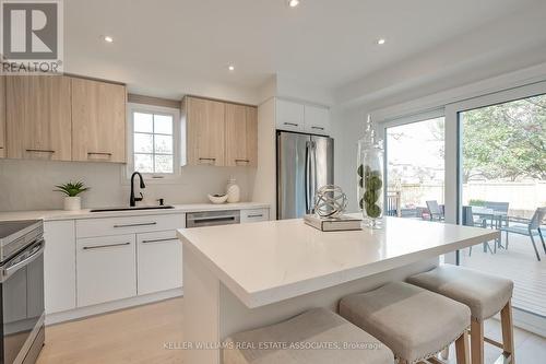 2984 Gulfstream Way, Mississauga, ON - Indoor Photo Showing Kitchen With Upgraded Kitchen