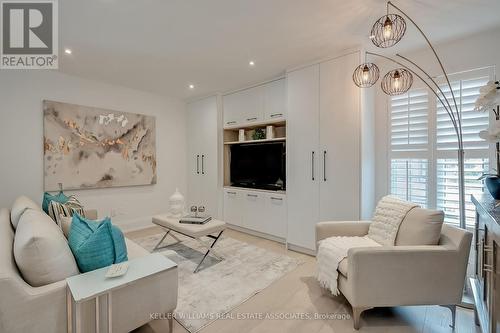 2984 Gulfstream Way, Mississauga, ON - Indoor Photo Showing Living Room