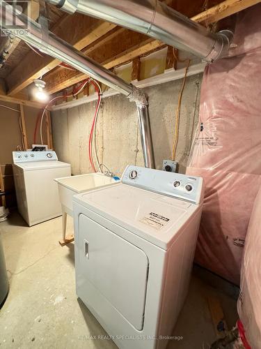 453 Aspendale Crescent, Mississauga, ON - Indoor Photo Showing Laundry Room