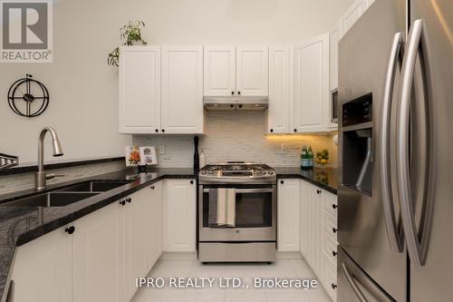 37 Summer Valley Drive, Brampton, ON - Indoor Photo Showing Kitchen With Stainless Steel Kitchen With Double Sink With Upgraded Kitchen